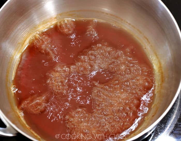 Apple juice reduced in a saucepan. 