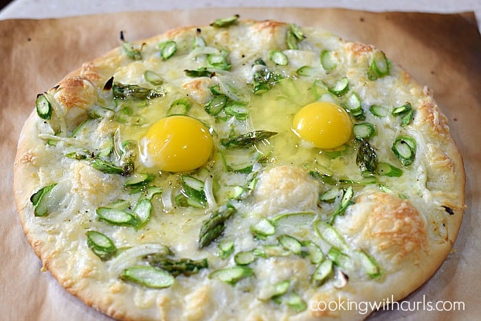 Asparagus Brunch Pizza eggs cookingwithcurls.com