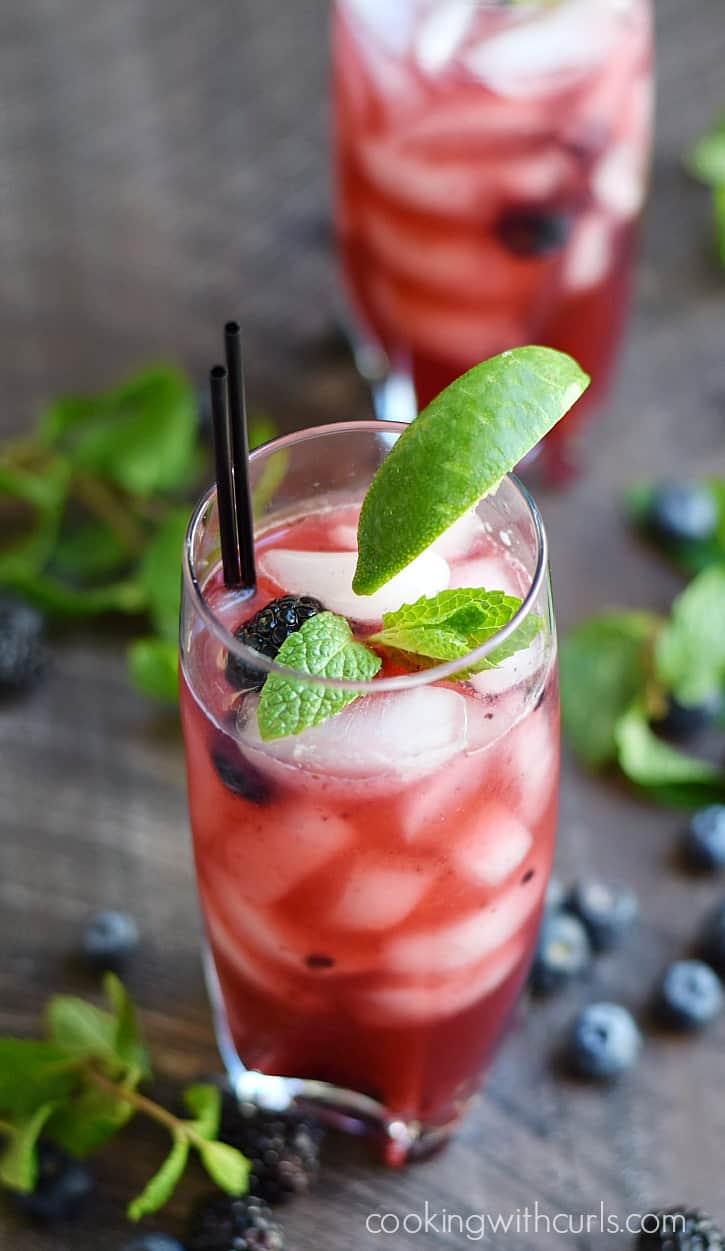 Berry Mojito | cookingwithcurls.com