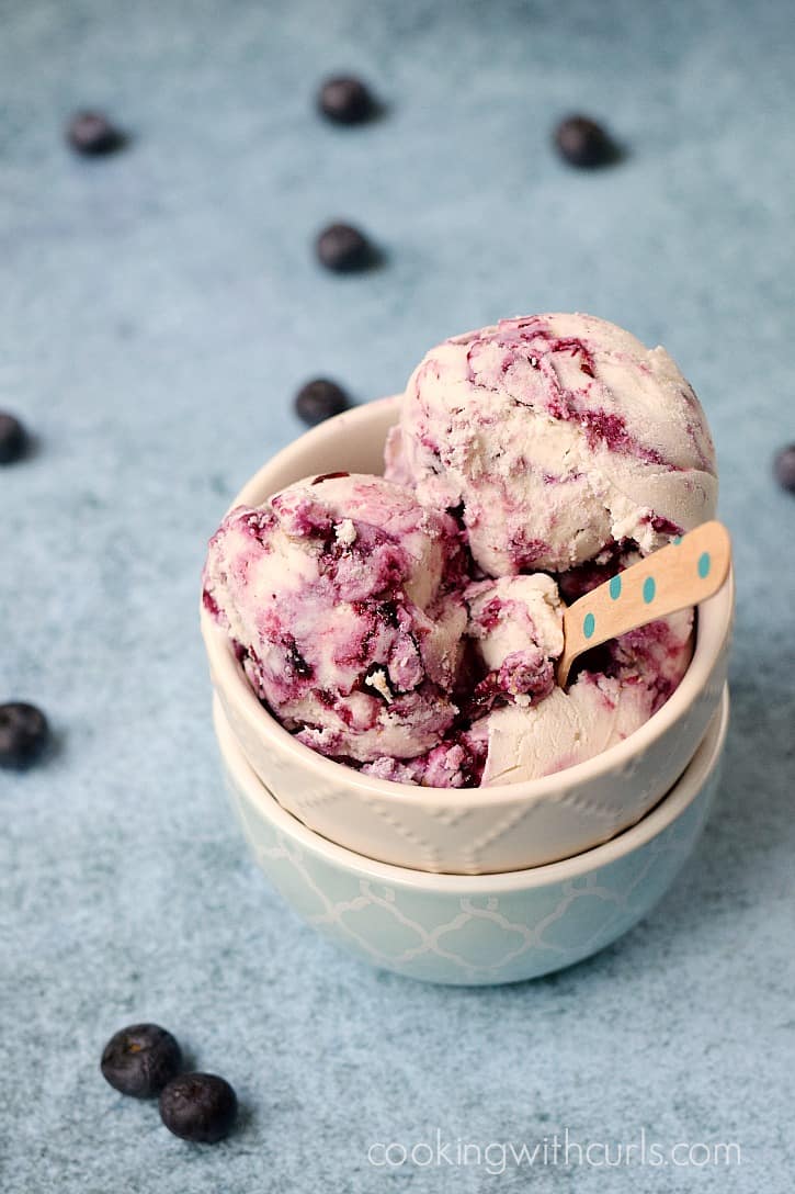Blueberry Cheesecake Ice Cream {dairy-free} | cookingwithcurls.com