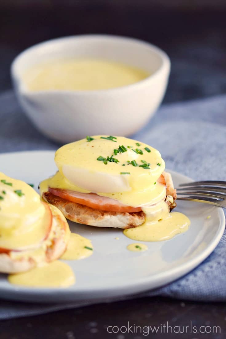 Classic Eggs Benedict | cookingwithcurls.com