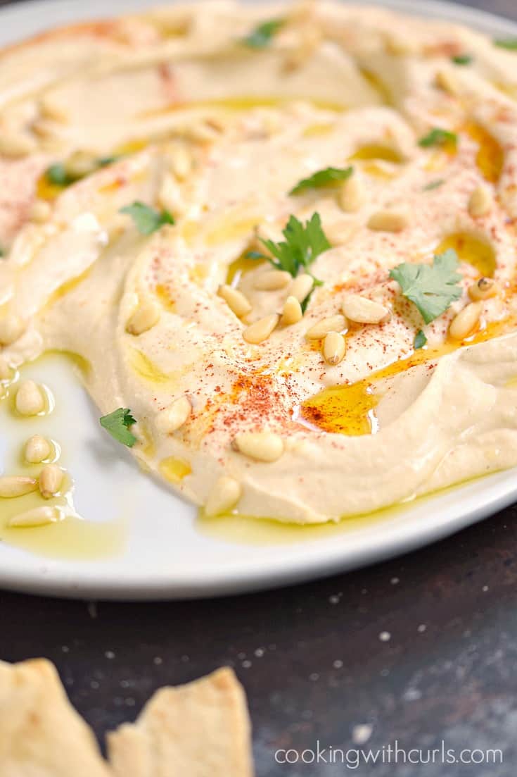 Classic Homemade Hummus | cookingwithcurls.com