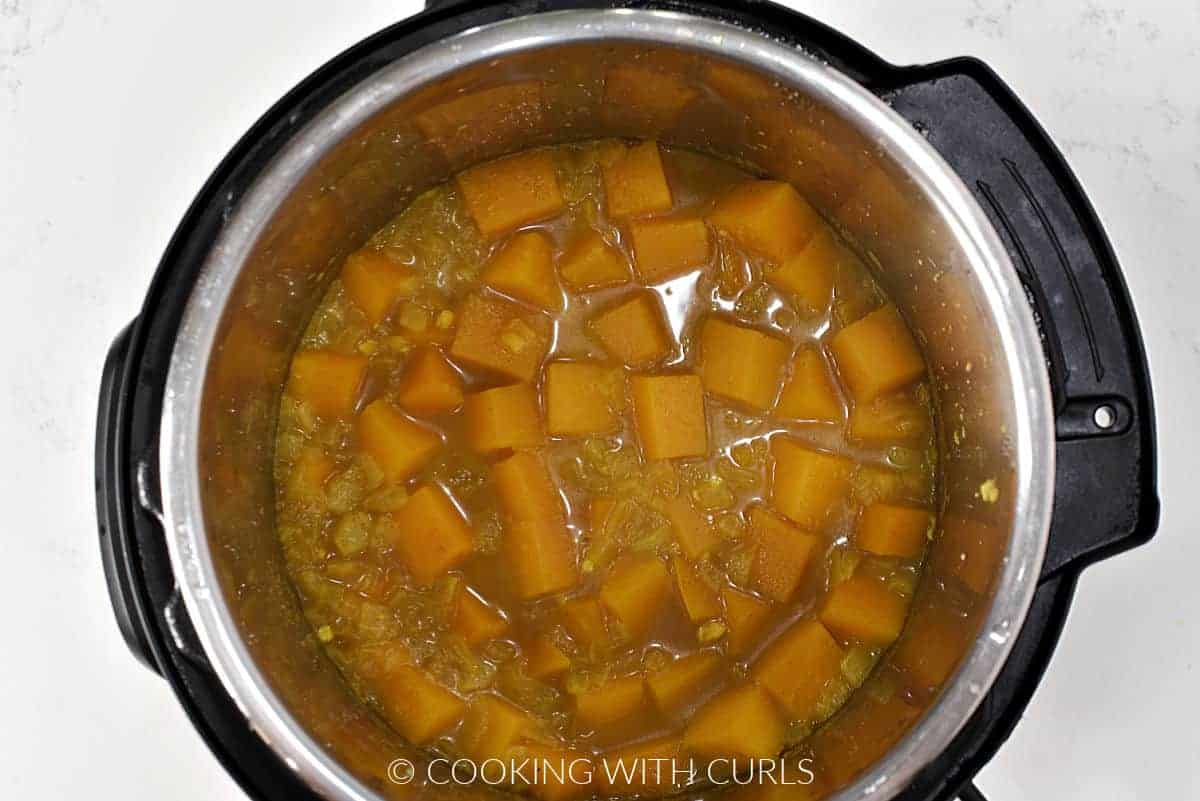 Cooked soup in the pressure cooker.