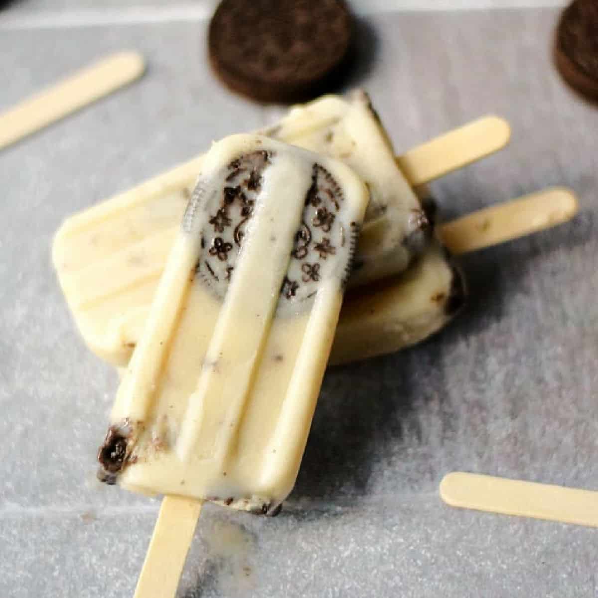 Cookies and Cream Pudding Pops