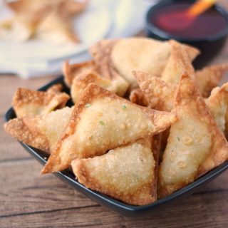 Crab Rangoons, the ultimate appetizer | cookingwithcurls.com