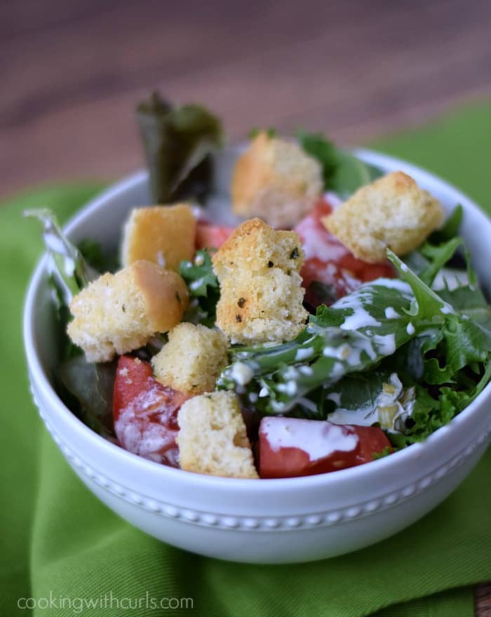 Dinner Salad with Crunchy Garlic Croutons | cookingwithcurls.com