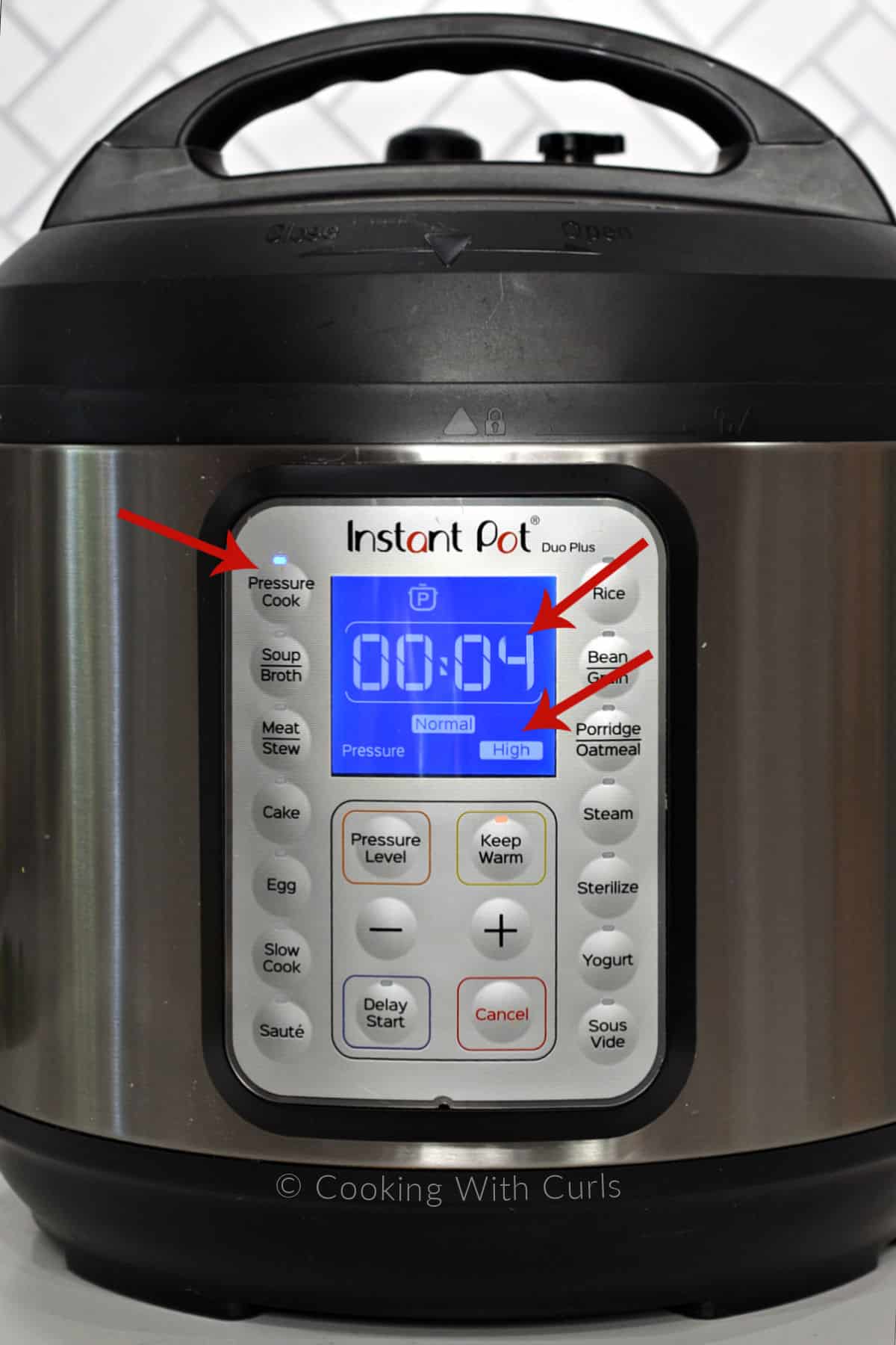 Instant Pot with 4 minutes on High pressure with red arrows pointing to the buttons.