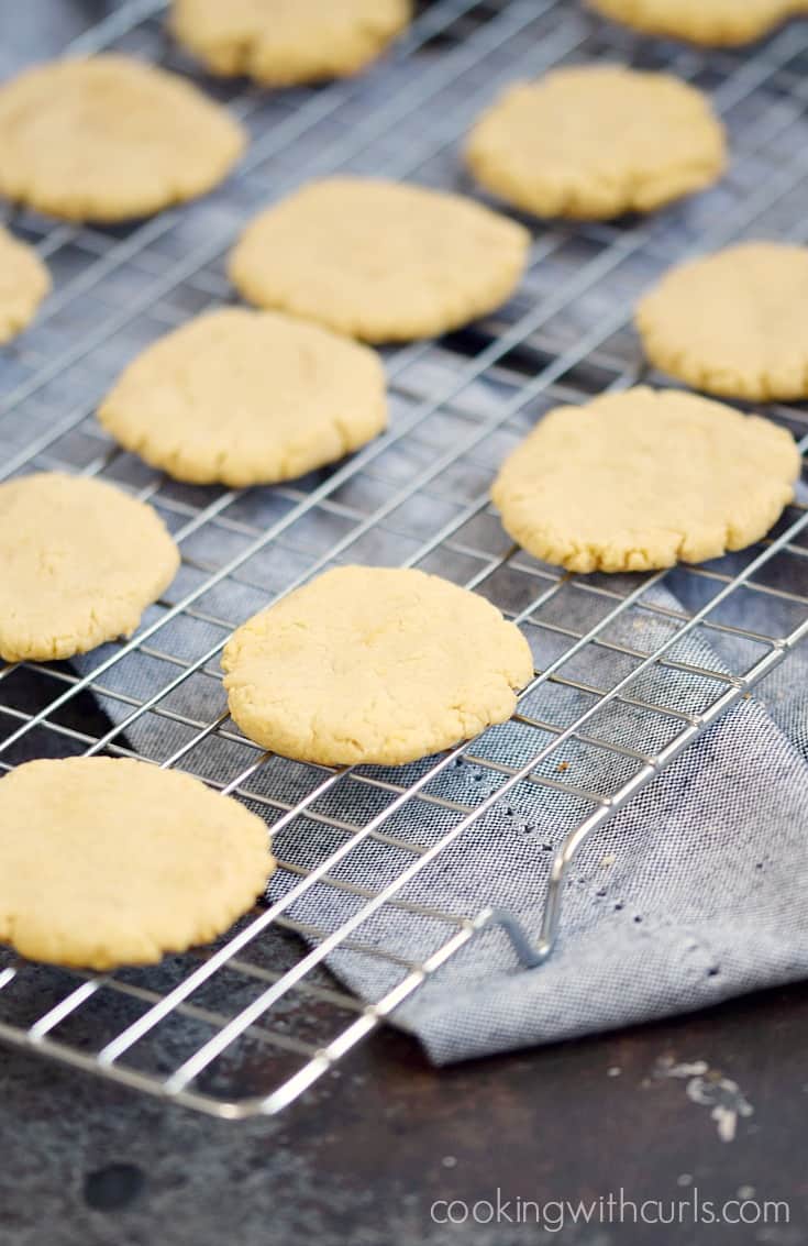 Paleo Vanilla Wafers are grain, dairy, and refined sugar free for a guilt-free treat | cookingwithcurls.com