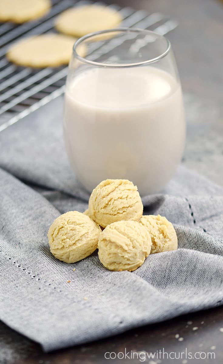 Paleo Vanilla Wafers don't have to be flat, they can pretend to be teacakes too! cookingwithcurls.com