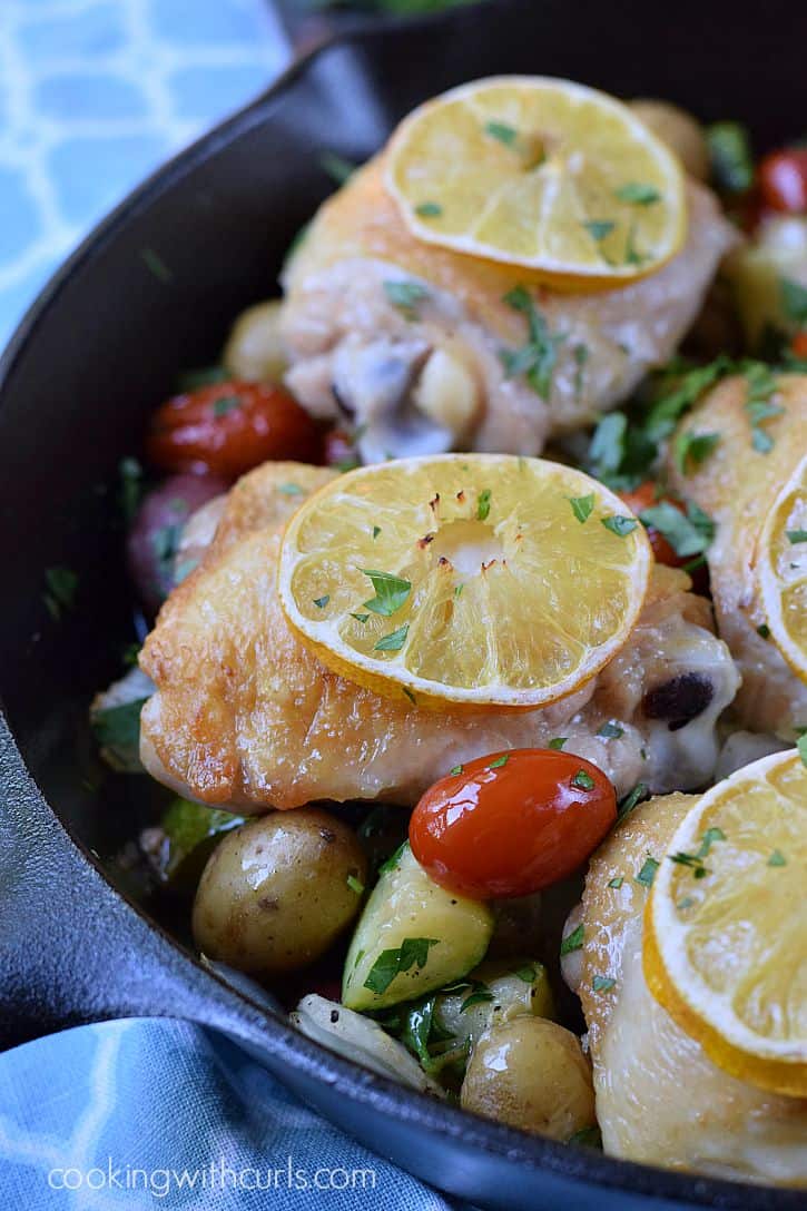 Quick and delicious Lemon-Garlic Skillet Chicken with Vegetables | cookingwithcurls.com