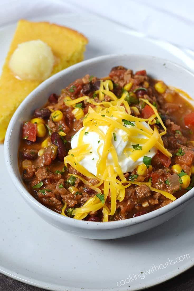 Southwest Chili with Black Beans and Corn | cookingwithcurls.com
