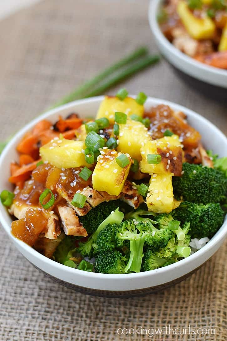 These Grilled Chicken Teriyaki Bowls are the perfect way to get the kids to eat their veggies | cookingwithcurls.com