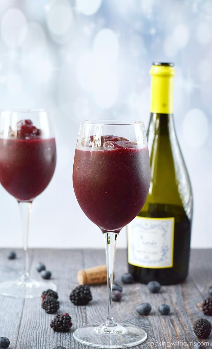 Wine Smoothie - the perfect summer time slushie for adults cookingwithcurls.com