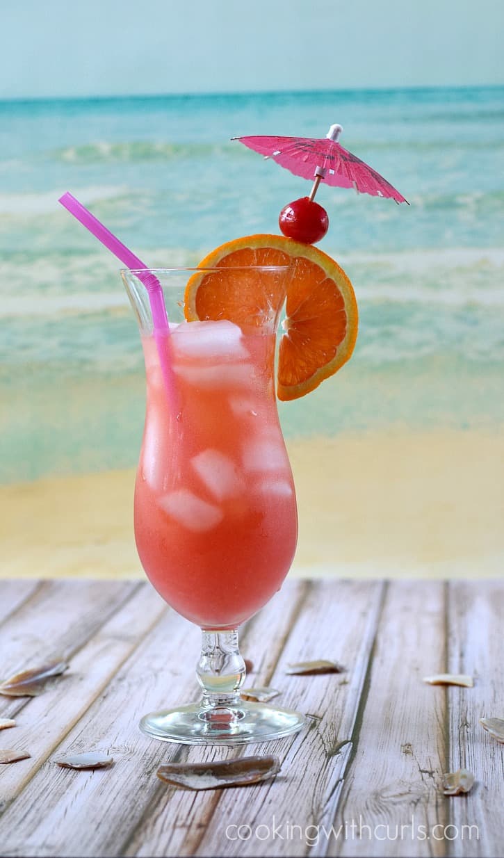 You can almost feel the ocean breeze while enjoying this refreshing Bahama Mama | cookingwithcurls.com